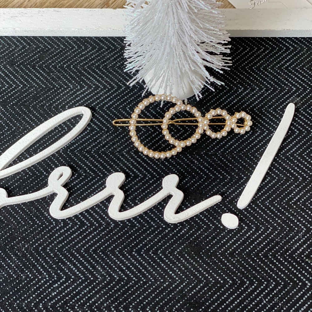 Pearl and gold hair clip. - Picture 3 of 3